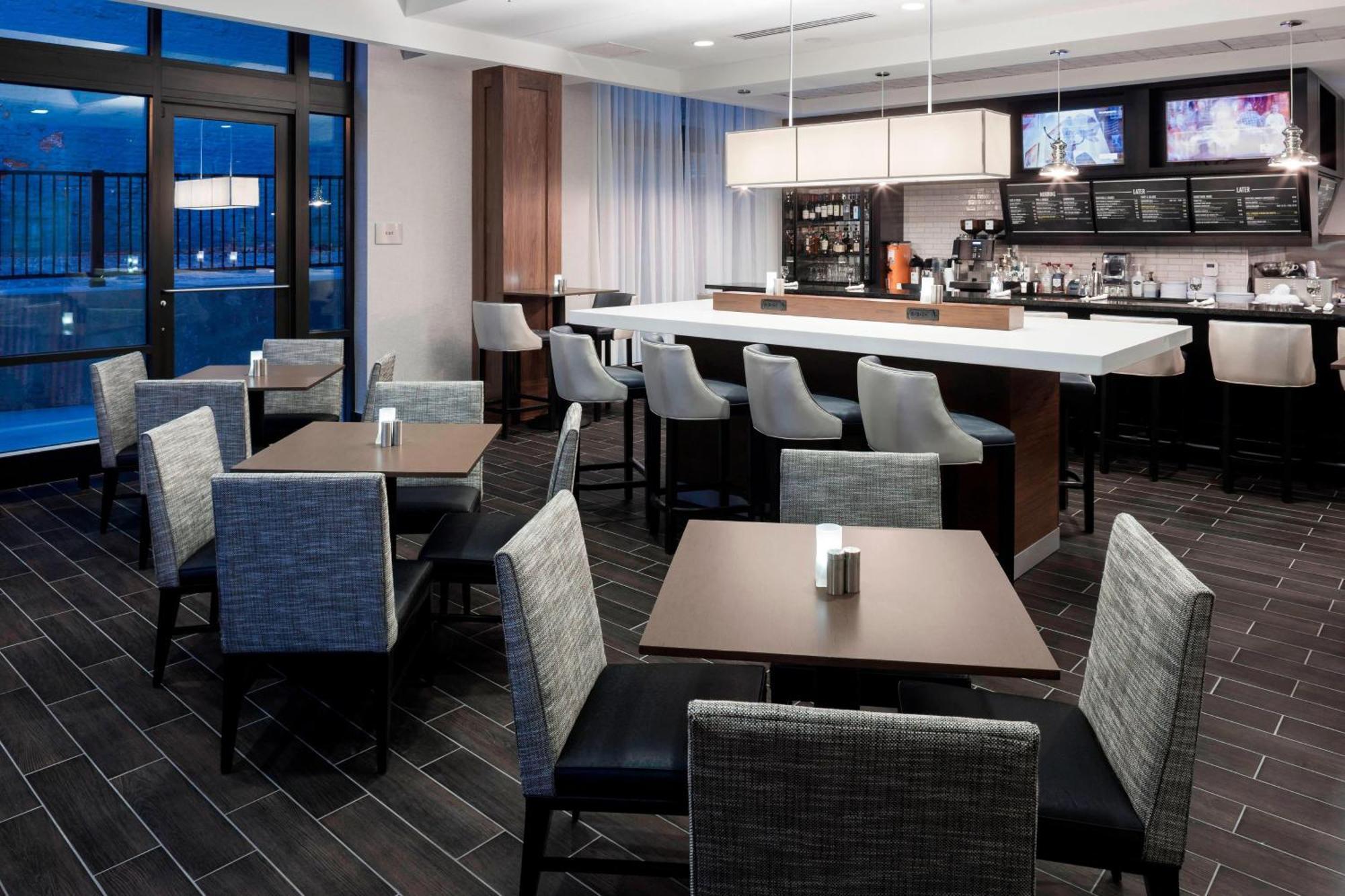 Courtyard By Marriott Richmond Downtown Hotel Eksteriør billede