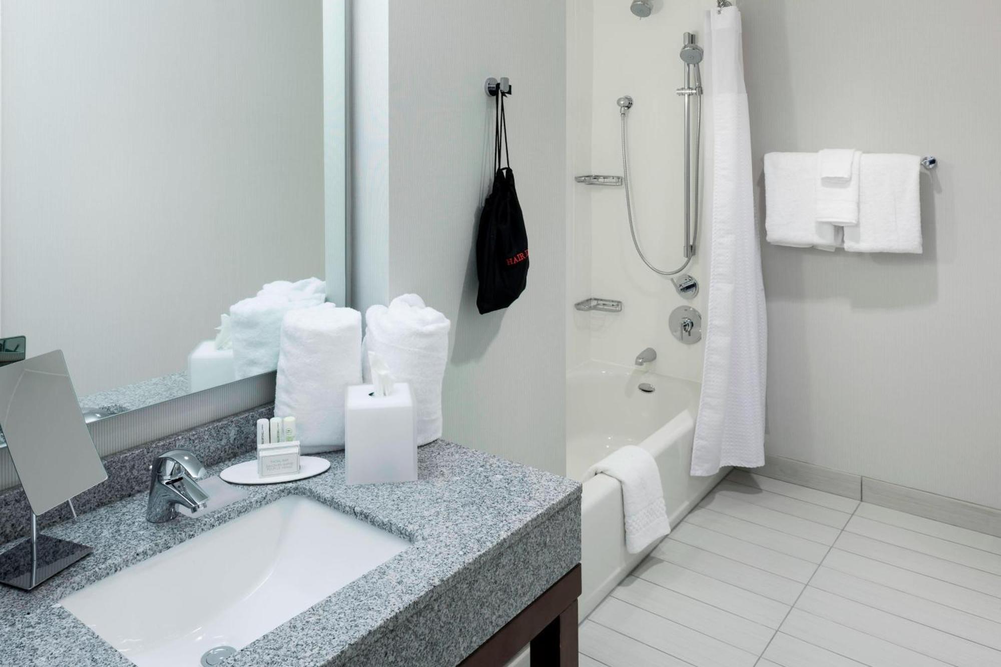 Courtyard By Marriott Richmond Downtown Hotel Eksteriør billede